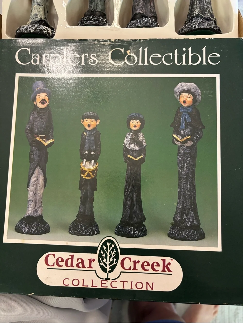 Christmas Caroler Figurine Set - Holiday Cedar Creek Collection